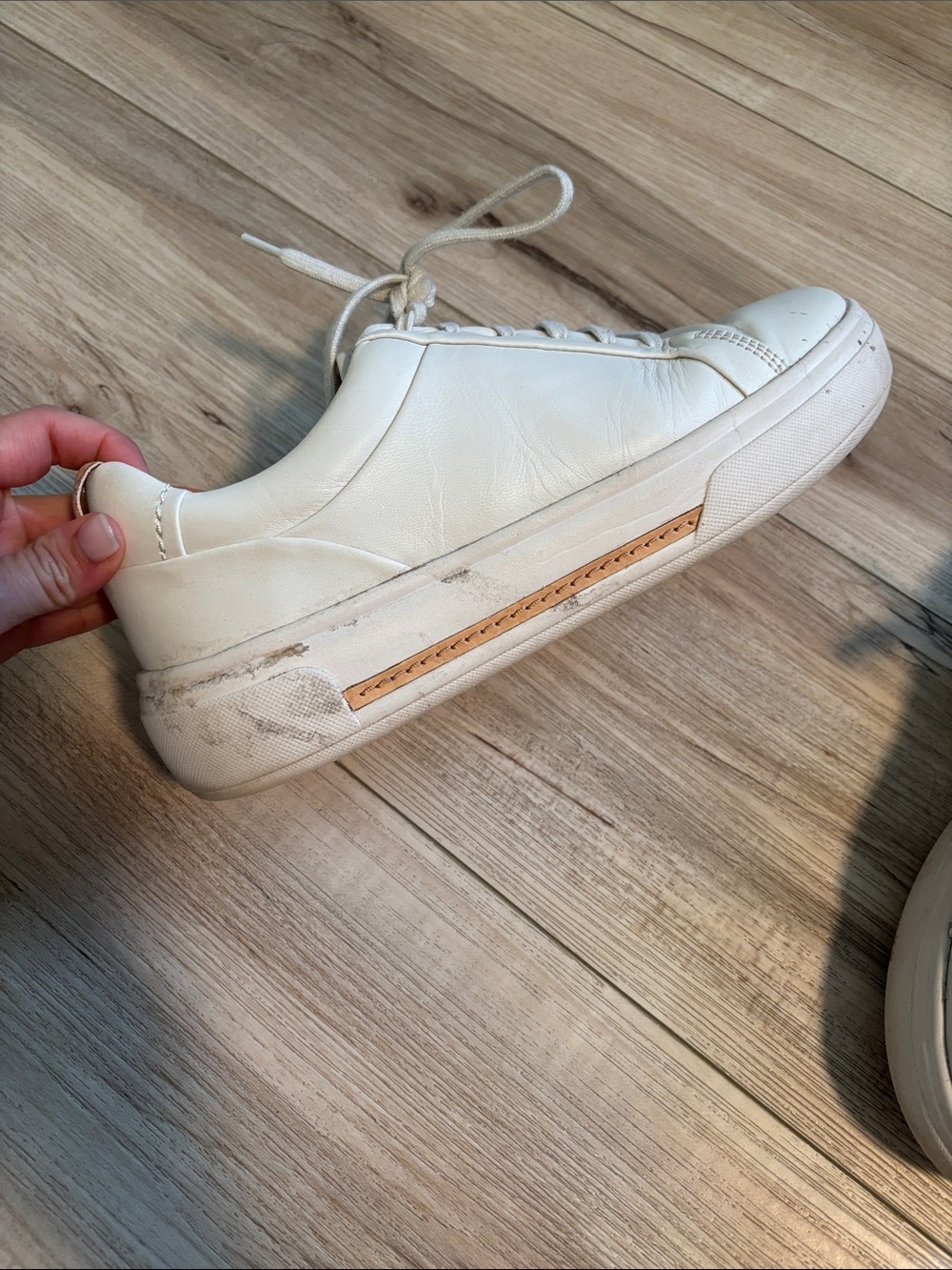 Clarks Cream White Leather Low-Top Sneakers - Picture 3 of 7